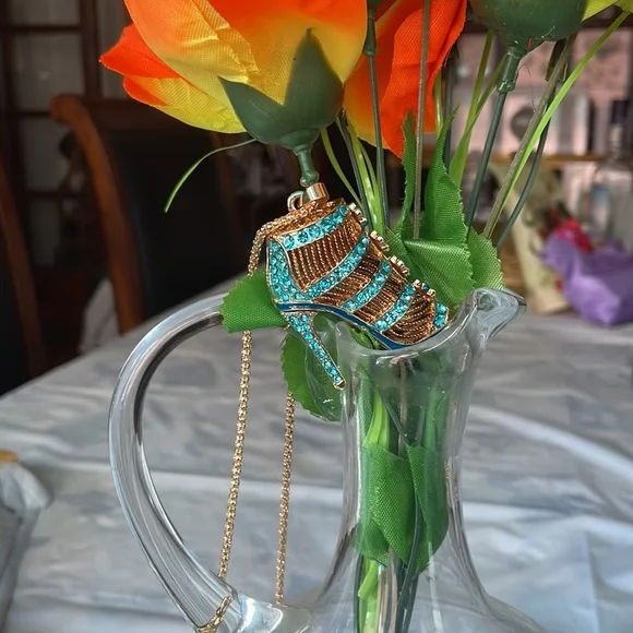 ALL ABOARD! NEXT STOP 🛑 BETSYVILLE STATION - Picture 6 of 7